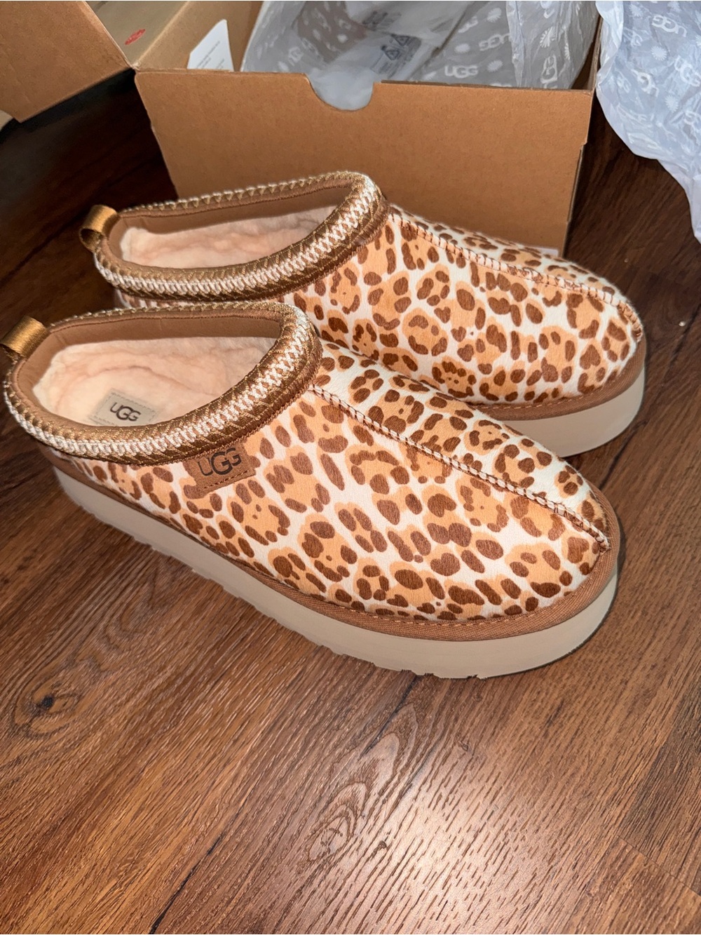 UGG Women's Leopard Print Platform Mules in Brown and Cream - Picture 4 of 6